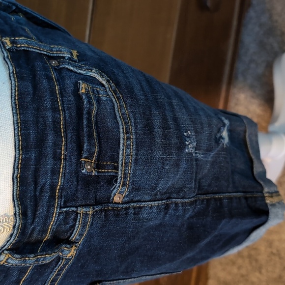 GAP 5” Mid Rise Sexy Boyfriend Denim Light Distressed Cuffed Shorts - Picture 7 of 11